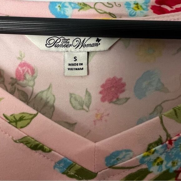 The Pioneer Woman Floral Print with 3/4 Sleeve Top - Picture 4 of 4